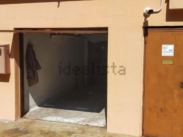 Garage in vendita di m² in Via Ugo Foscolo
