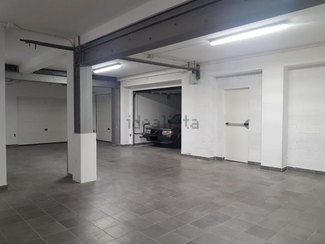 Garage in vendita di m² in Via Ugo Lenzi, 6