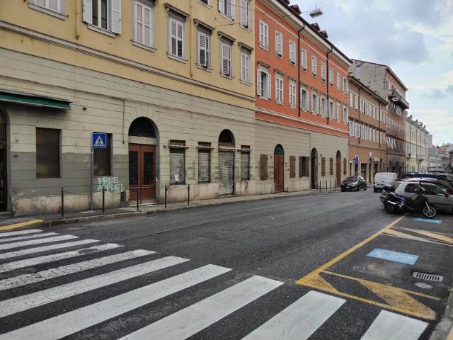 Garage in vendita di m² in Via Udine, 27