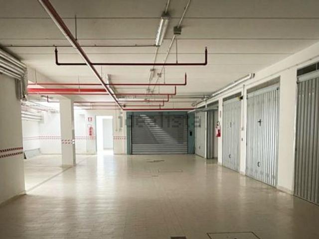 Garage in vendita di m² in Via Umberto I, 53
