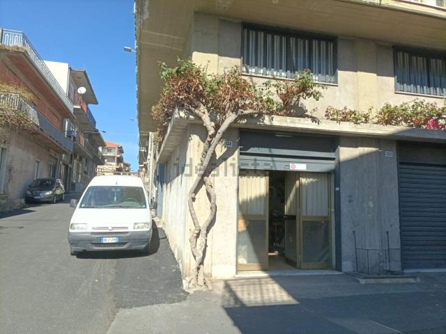Garage in vendita di m² in Via Undicesima Traversa, Villaggio Del Pino, 134