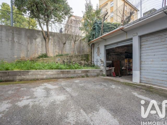 Garage in vendita di m² in Via Urbino, 9