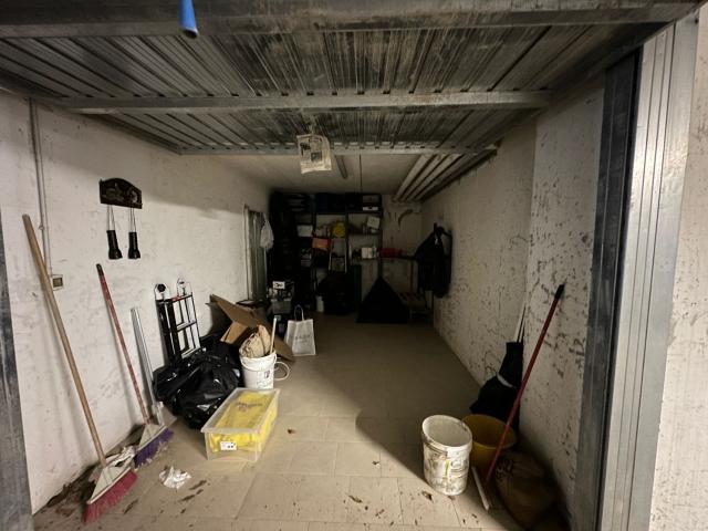 Garage in vendita di m² in Via Val di Bisenzio