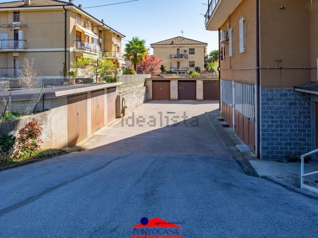 Garage in vendita di m² in Via VENTICINQUE APRILE, 33