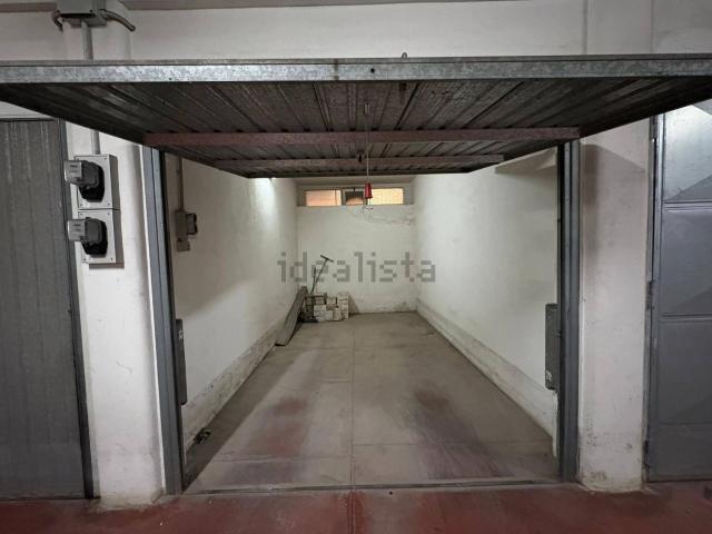 Garage in vendita di m² in Via Venezia, 211