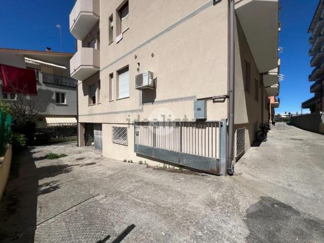 Garage in vendita di m² in Via Vega, 8