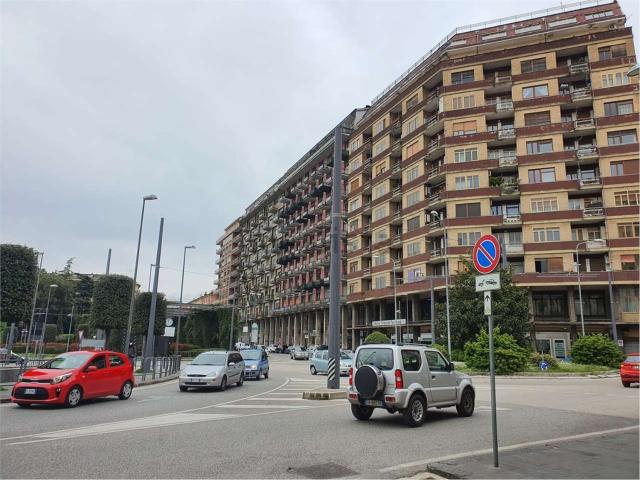 Garage in vendita di m² in Via Vincenzo Volpe