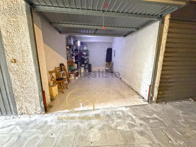 Garage in vendita di m² in Via Vitaliano Brancati