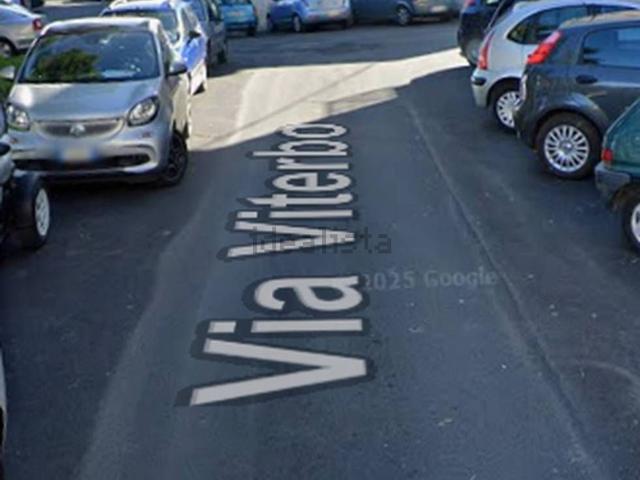 Garage in vendita di m² in Via Viterbo
