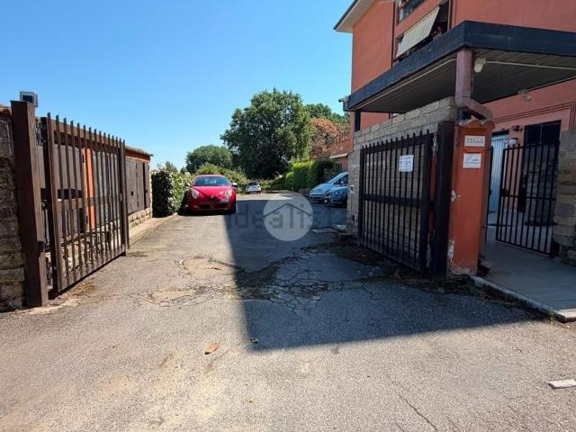 Garage in vendita di m² in Via XIII Settembre, 68