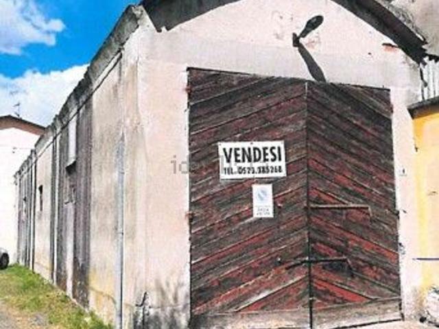 Garage in vendita di m² in Via XXV Aprile, 4