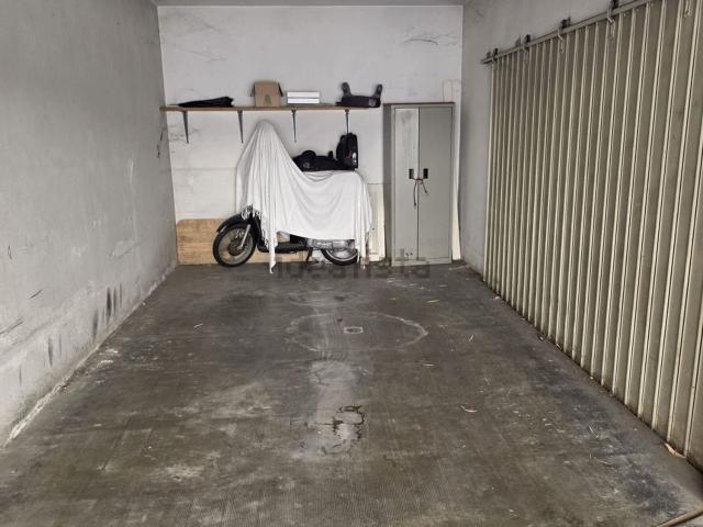 Garage in vendita di m² in Via Zabarella