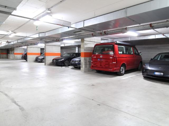 Garage in vendita di m² in Via Zaccherini Alvisi, 12