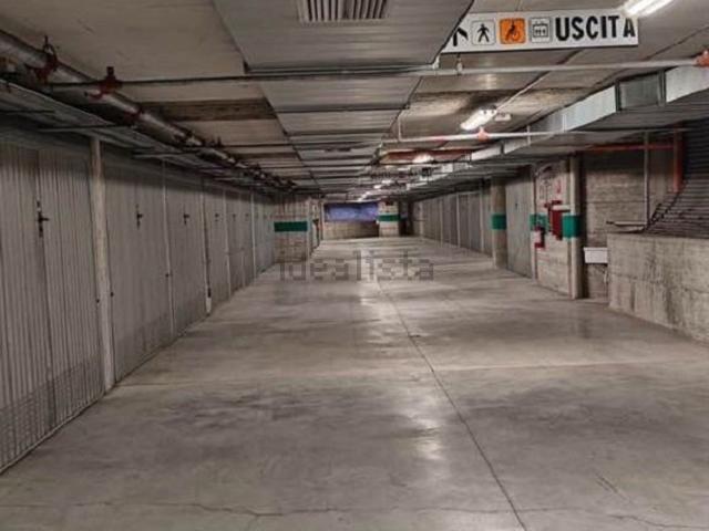 Garage in vendita di m² in Via Zaccherini Alvisi, 12