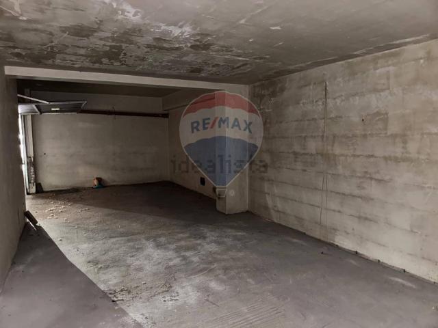 Garage in vendita di m² in Via Acicastello, 85