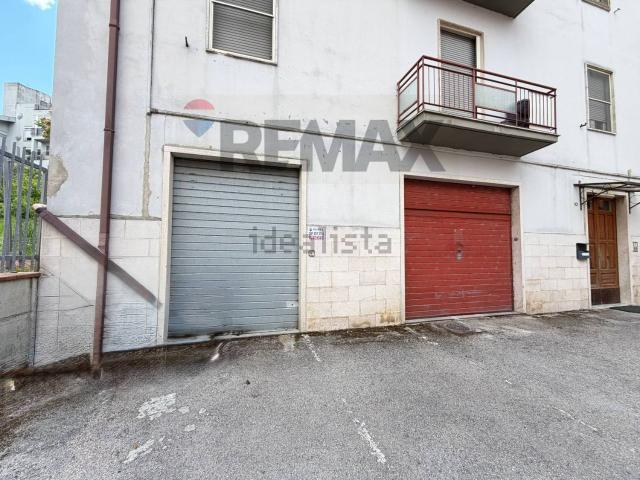 Garage in vendita di m² in Via Agostino De Pretis, 10