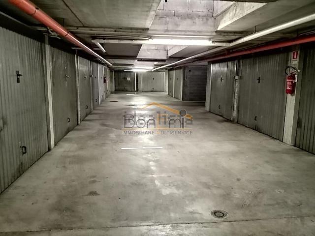 Garage in vendita di m² in Via Albere