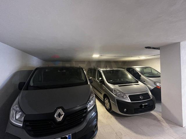 Garage in vendita di m² in Via Alessandro Manzoni