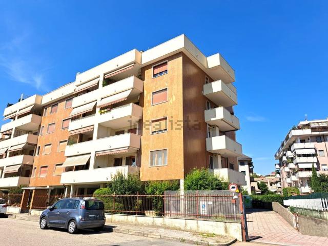 Garage in vendita di m² in Via Alessandro Poerio