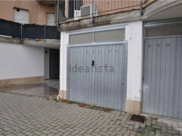 Garage in vendita di m² in Via Alpi