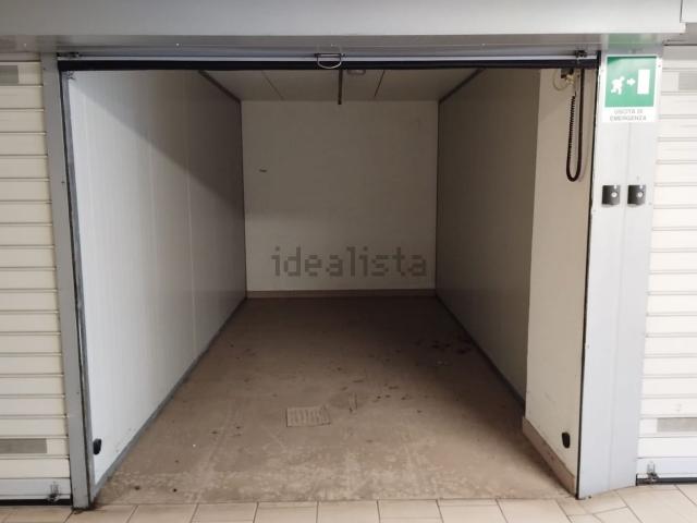 Garage in vendita di m² in Via Altinate