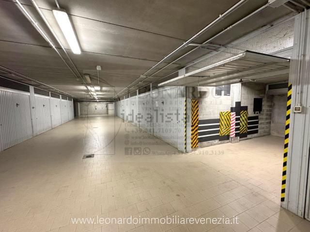 Garage in vendita di m² in Via Amerigo Vespucci