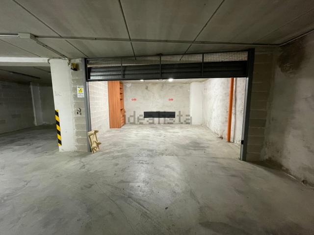 Garage in vendita di m² in Via Andrea Costa
