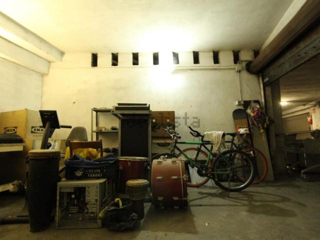 Garage in vendita di m² in Via Angelo Scarsellini, 36
