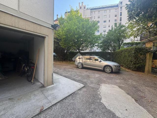 Garage in vendita di m² in Via Antonio Fogazzaro, 16