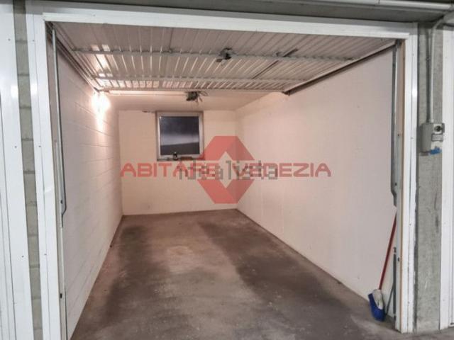 Garage in vendita di m² in Via Antonio Loredan