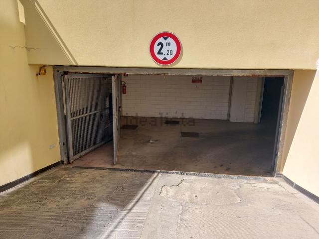 Garage in vendita di m² in Via Antonio Veretti