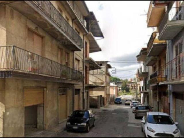 Garage in vendita di m² in Via Aspromonte
