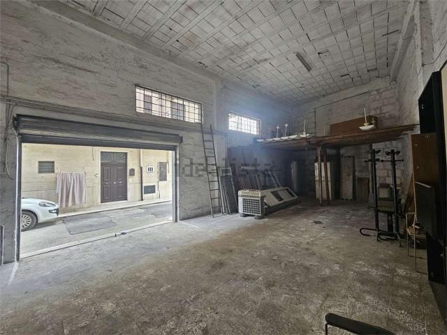 Garage in vendita di m² in Via Asti, 6