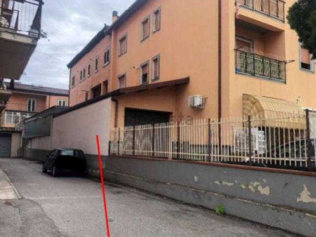 Garage in vendita di m² in Via Appia