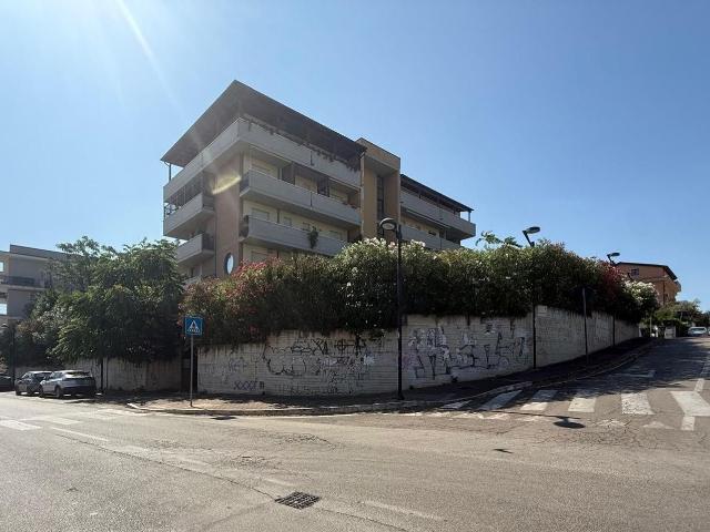 Garage in vendita di m² in Via Arapietra, 87