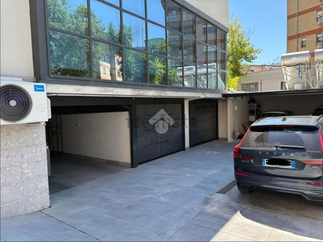 Garage in vendita di m² in Via Arigni, 158