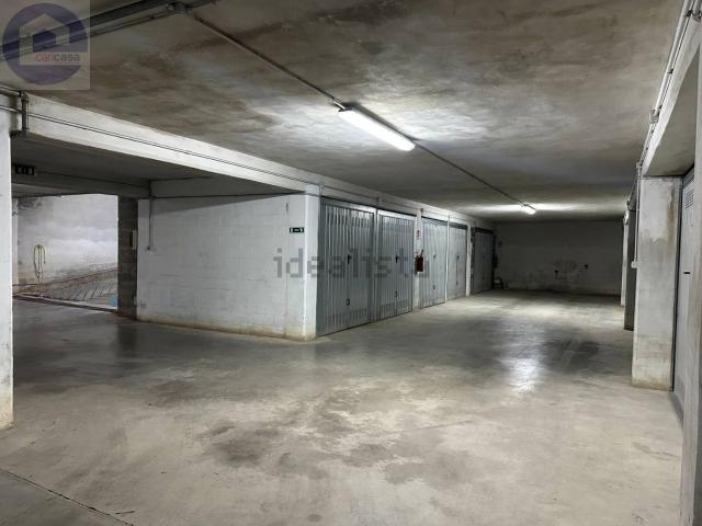 Garage in vendita di m² in Via Aurelia, 10
