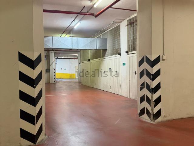 Garage in vendita di m² in Via Azzo Gardino, 9