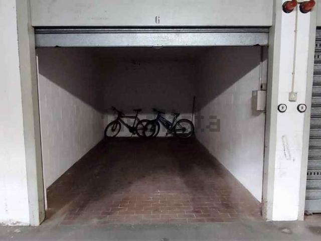 Garage in vendita di m² in Via Baccanico, 17