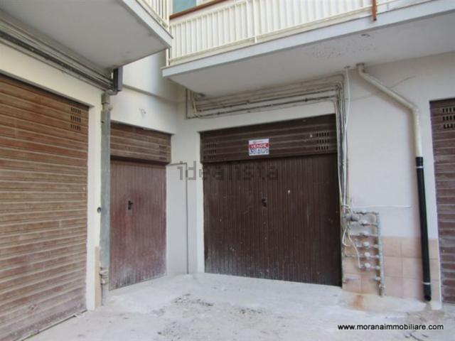 Garage in vendita di m² in Via Bari, 4