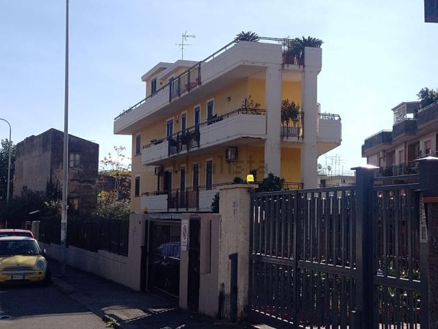 Garage in vendita di m² in Via Barletta, 26