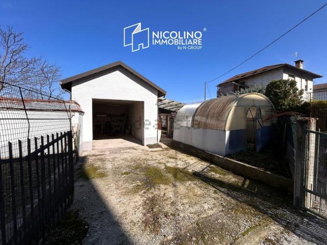 Garage in vendita di m² in Via Basse Sant&apos Anna, 15