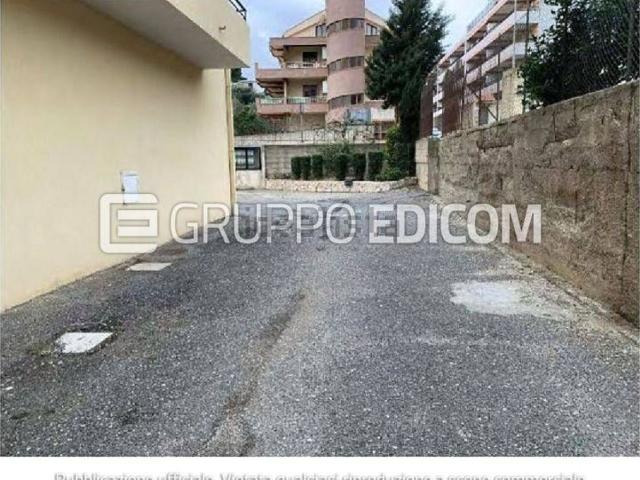 Garage in vendita di m² in Via Benedetto Croce