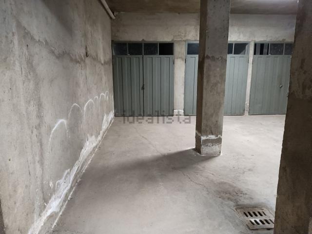 Garage in vendita di m² in Via Benedetto Alfieri, 11