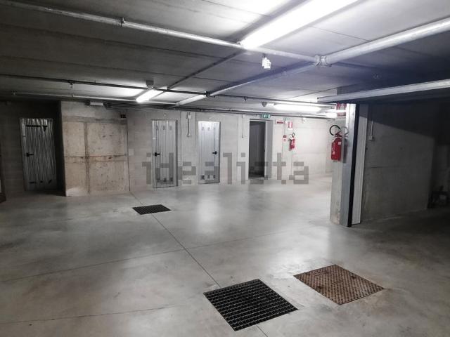 Garage in vendita di m² in Via beata giovanna