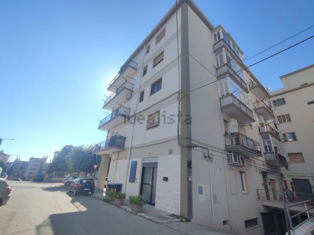 Garage in vendita di m² in Via Belvedere