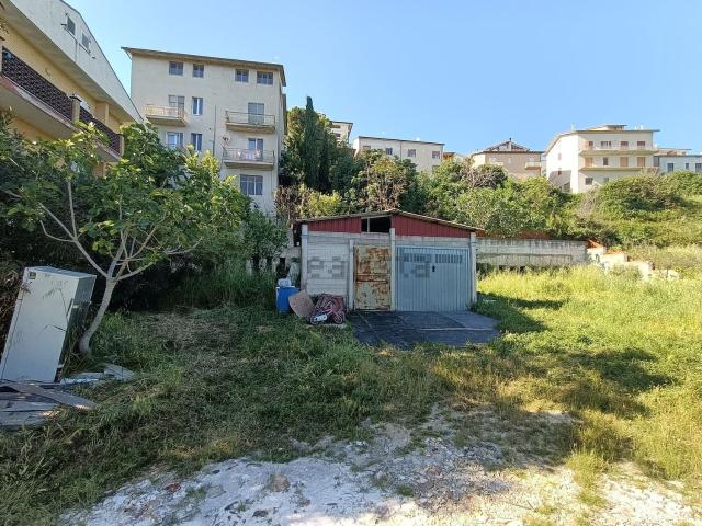 Garage in vendita di m² in Via Bernini