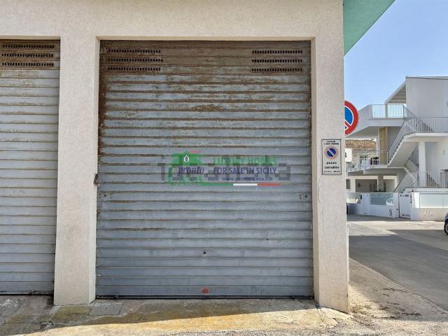 Garage in vendita di m² in Via Biancospino