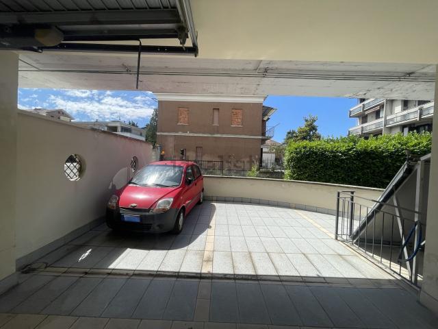 Garage in vendita di m² in Via Brigata Tortona