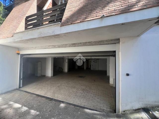 Garage in vendita di m² in Via Caduti per la Libertà, 11